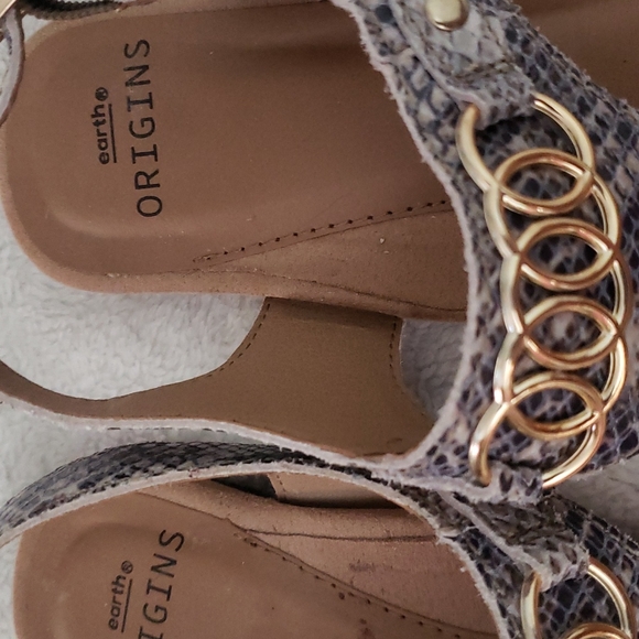 EARTH ORIGINS SANDLES - Picture 2 of 5